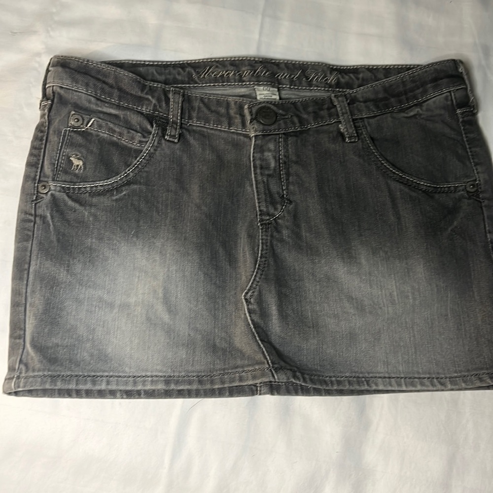 Abercrombie Light Grey Washed Denim Mini Skirt Size 00 XS